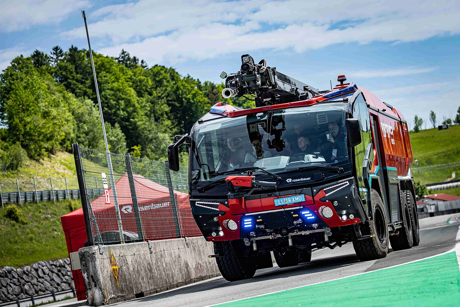 Der PANTHER electric von Rosenbauer verbindet die Stärken des legendären Flaggschiffs der Rosenbauer-Flotte mit den Vorteilen der E-Mobilität