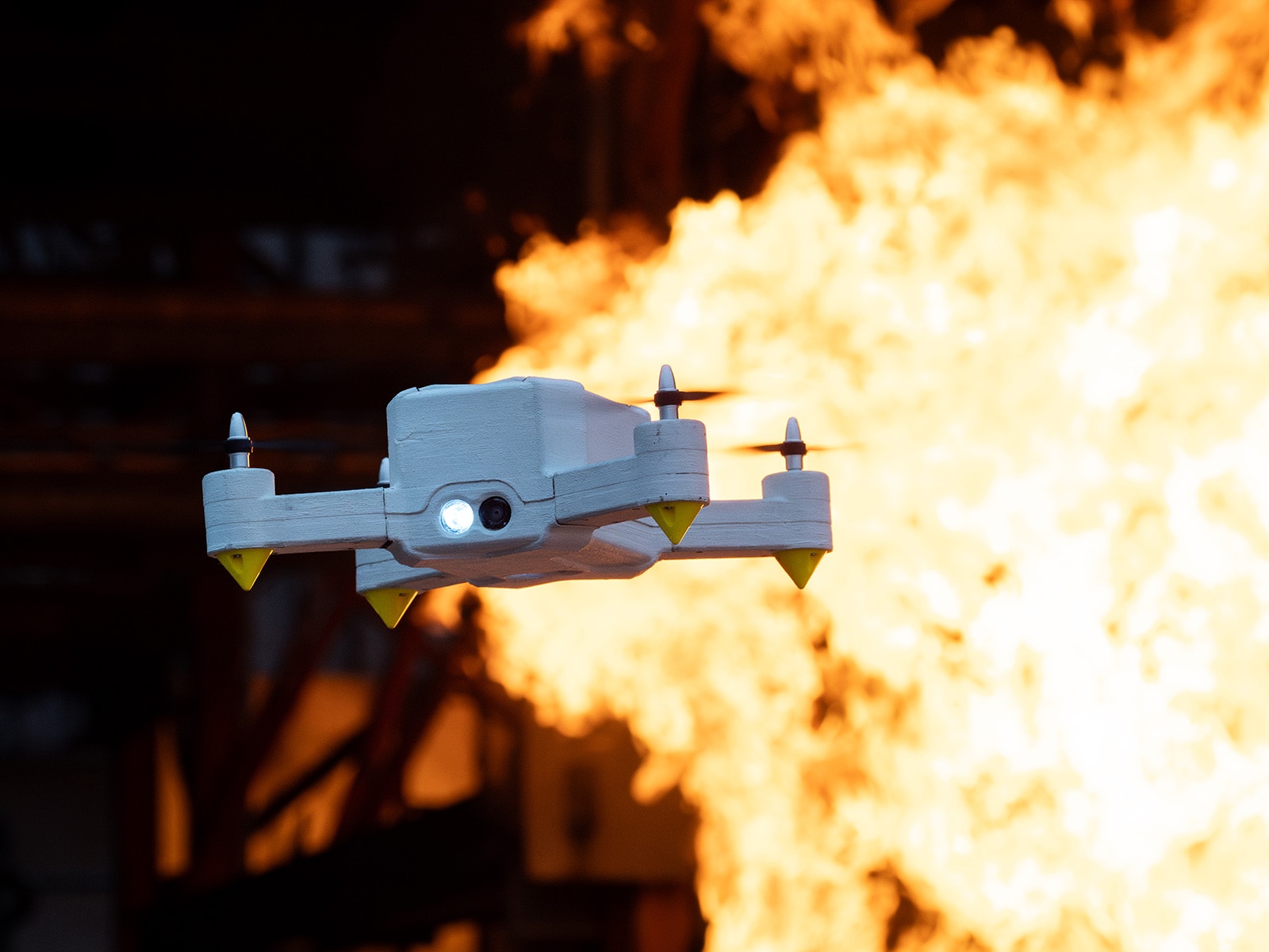 The FireDrone, unveiled at INTERSCHUTZ 2026 in Hanover, is designed to quickly provide an overview of the situation: As the first heat-resistant drone, it flies into high-risk environments and delivers real-time situational information. 